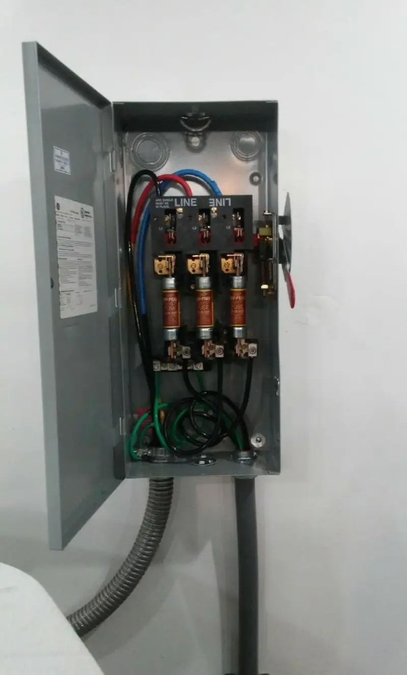 Three-phase disconnect switch installed for Smoke Detector Installation in Midway